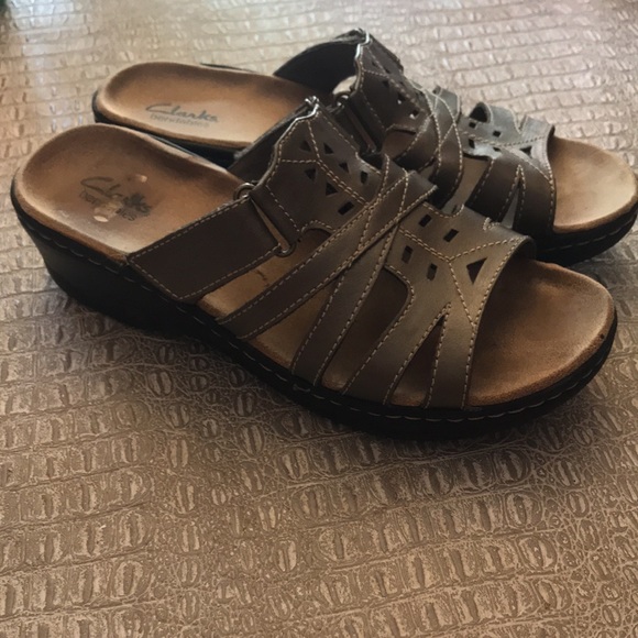 Clarks Bendable, Adjustable Sandals. Size 9XW. Leather upper. - Picture 2 of 3